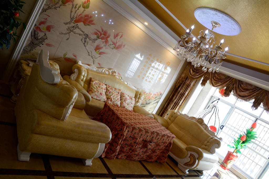 Living Room on entrance floor 主客厅