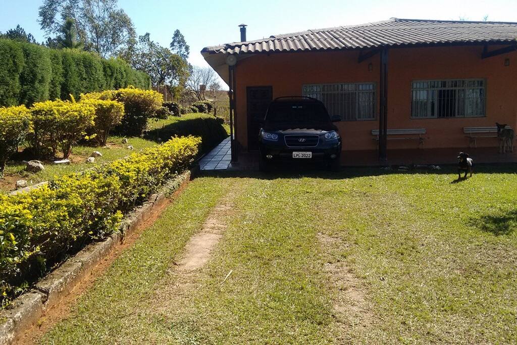 Espaço para carros (até 5 carros)