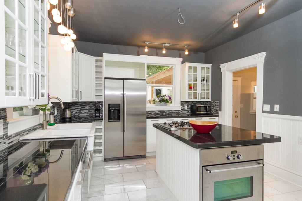 Double ovens, crockpot, and an whole list of conveniences for an delicious in-house meal.