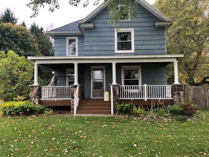 Gather HERE With Family & Friends! Cozy, fast WiFi Houses for Rent in