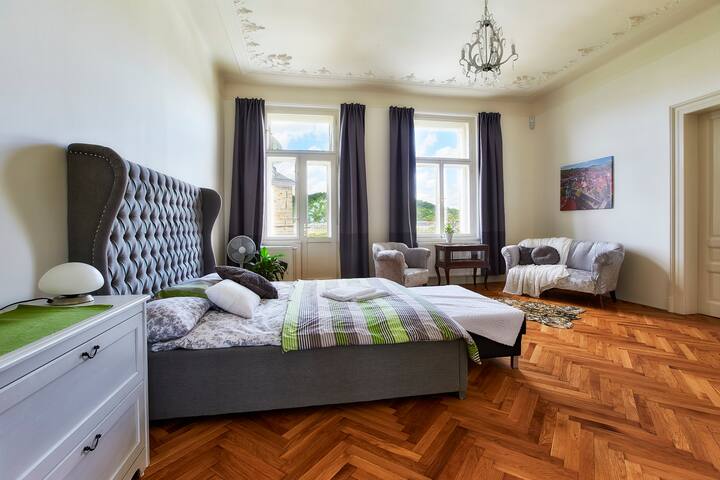 Prague Riverfront/Castle View 4 BR 2.5 BA gallery image 3