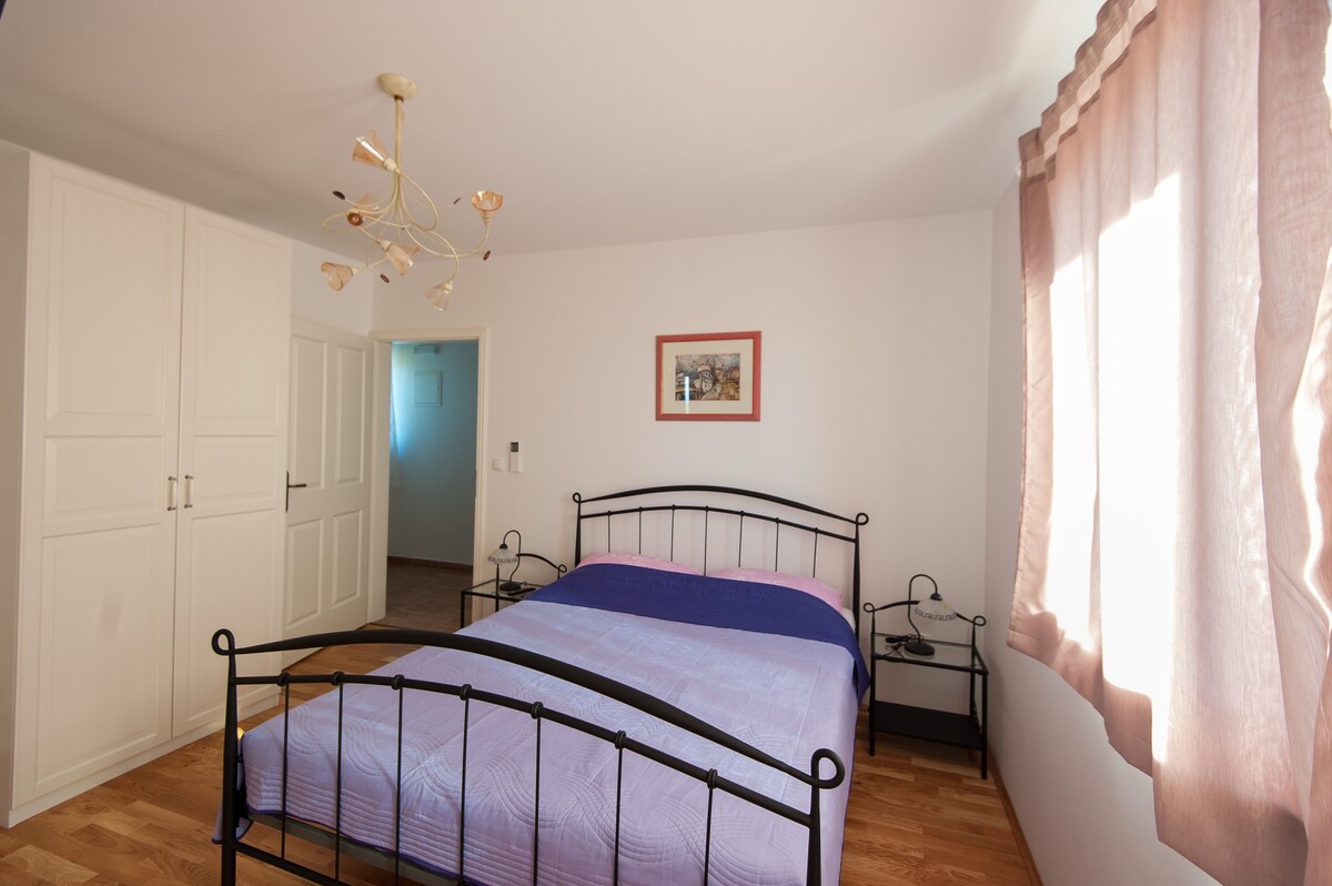 Vila More · Kamena vila s velikim bazenom i dječjim igralištem
