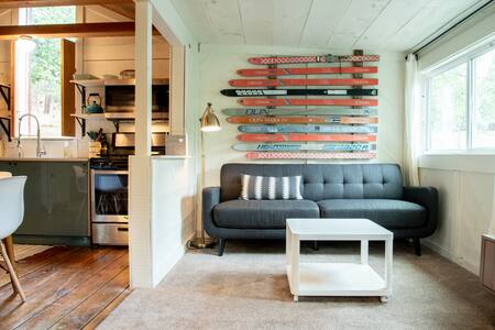 Renovated & Cozy Cabin near Midtown & Grindstone