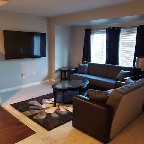 Luxury Apt close to EVERYTHING!