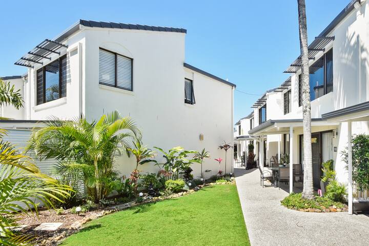 NOOSA RIVER PERFECT TOWNHOUSE FULLY SELF CONTAINED