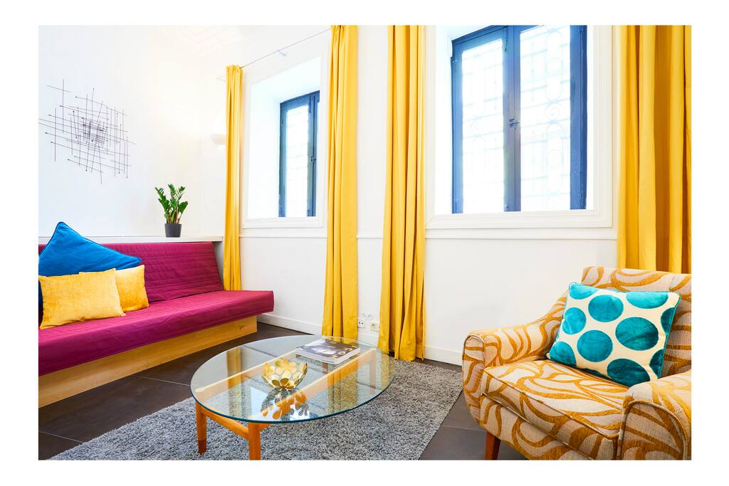 LIVING. Best Airbnb Apartment Madrid Centre Center Wifi AC. Local Experience. Downtown