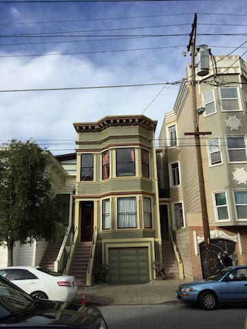 Roomy and well located Mission Dolores apartment