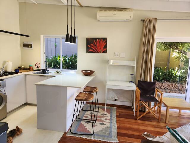 2 Private Cottages for the Price of One, Book Now! gallery image 3