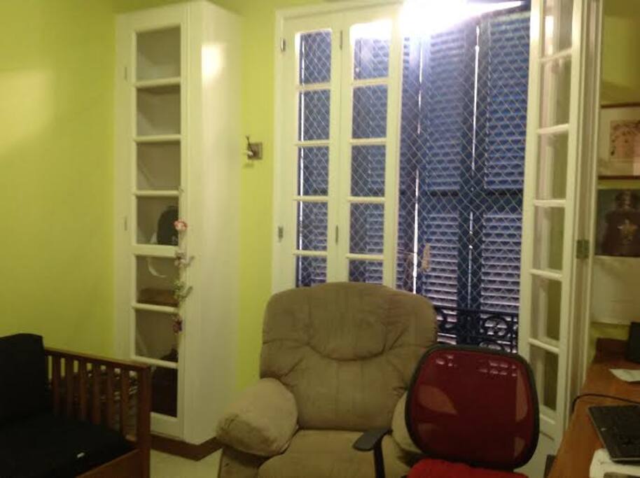 Small closet and air conditioning