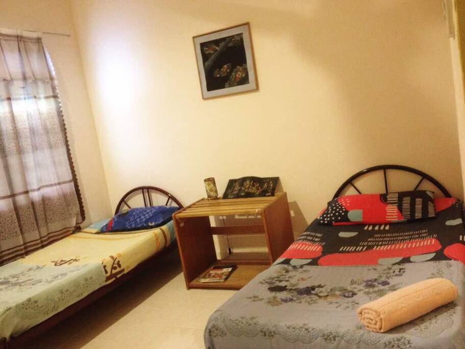 Room 2
2 twin beds