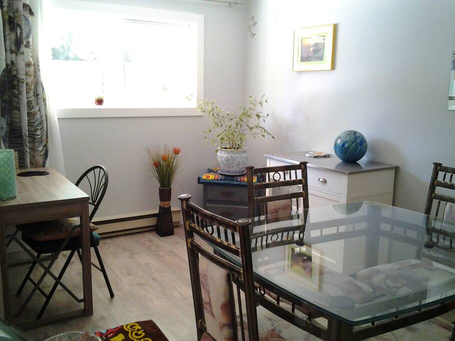 Diningroom- Den