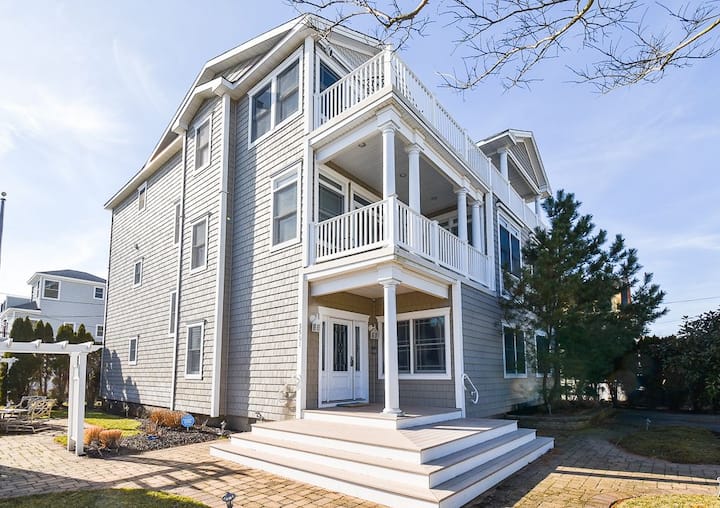 Spacious Luxury Beach Block Property W/ Ocean View - Atlantic City