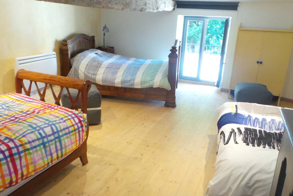 la chambre-grenier, suite familiale à l'étage
