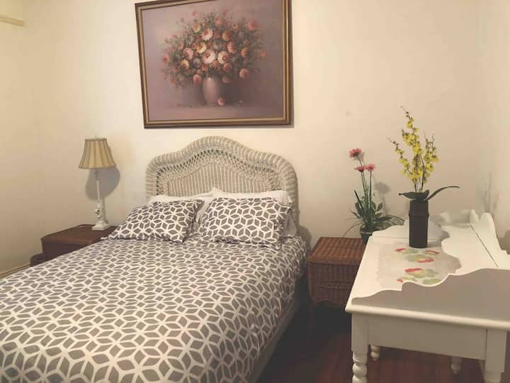 Country Club, The Bronx Vacation Rentals & Homes The Bronx, The Bronx