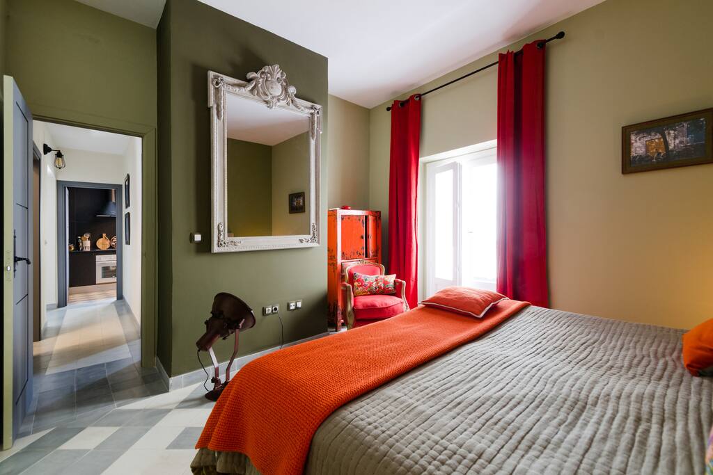 And a large mirror, to dress up nicely