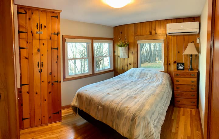 Bedroom 1

Soft lighting, comfy bedding, and lake breezes — sweet dreams await