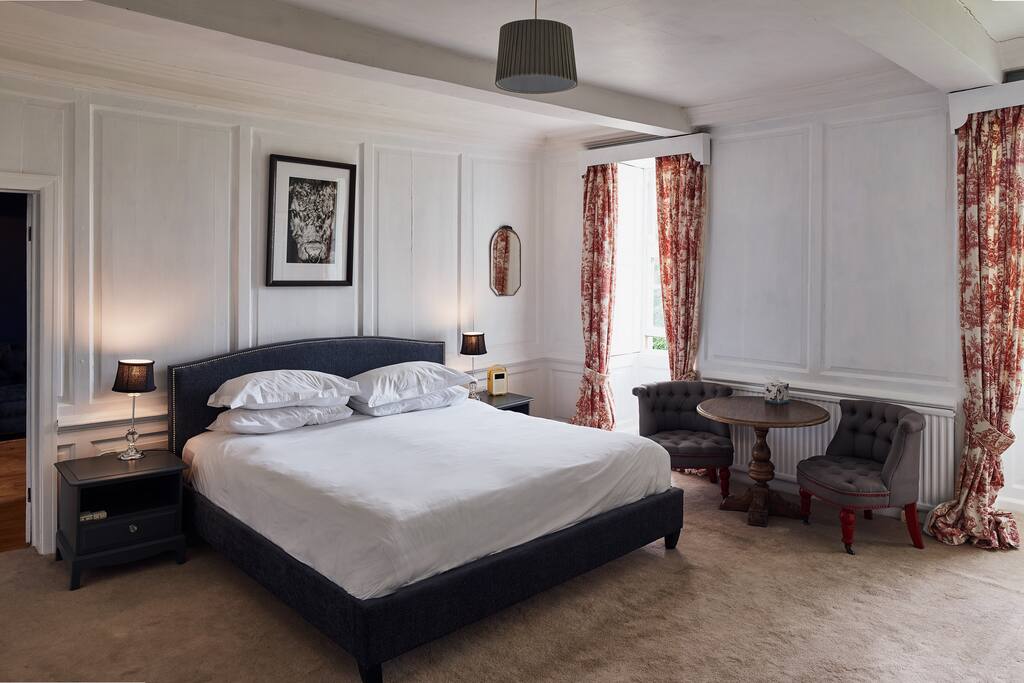 Super king bedroom