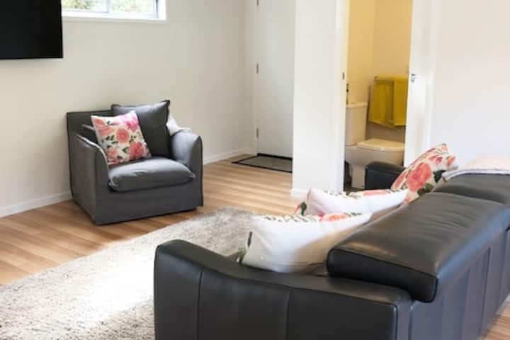 New Lush Poolside 1 Bdrm Guest Suite A -3km To Cbd - Brisbane