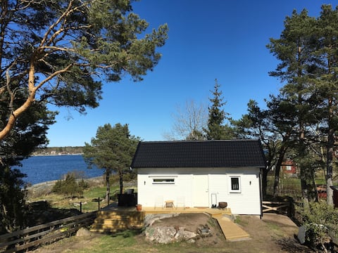 Successful Airbnb property: Cabin with sea view in central Öregrund in Östhammar