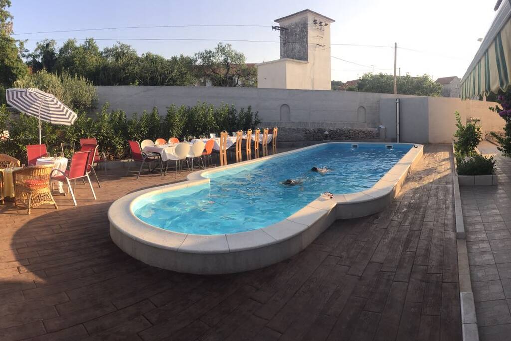 Swimming pool