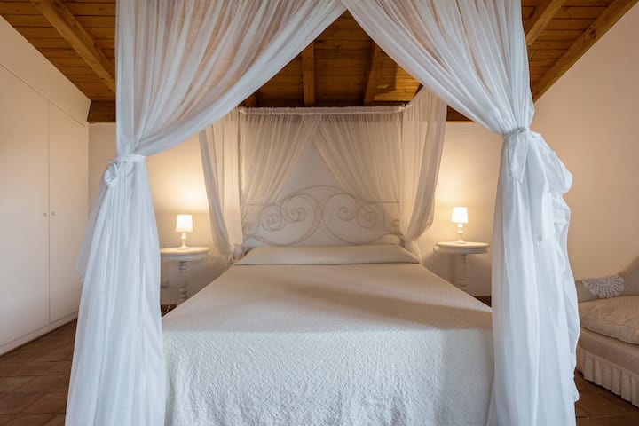 Cedro's master bedroom