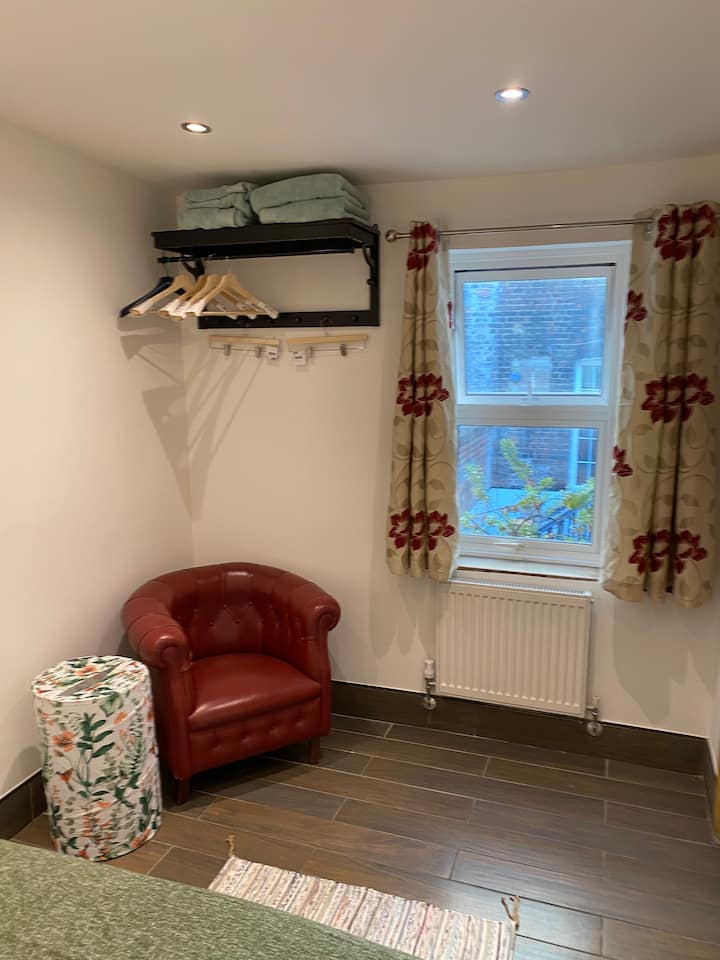Superior one bedroom Flat, raised ground floor