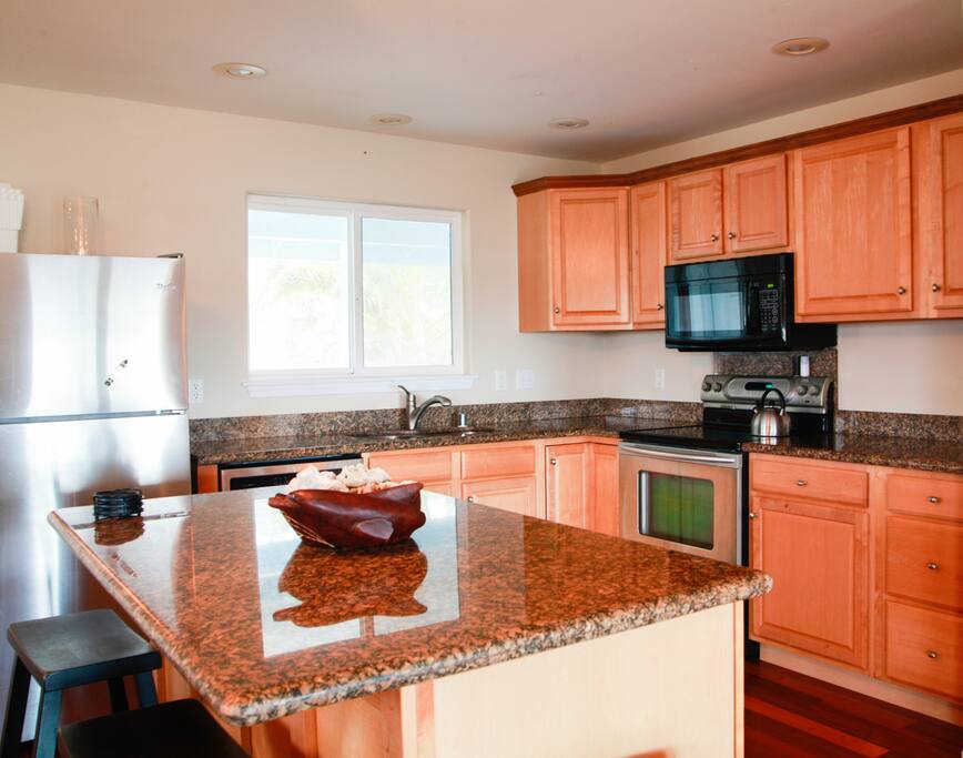 Large kitchen for you to prep your meals, or make a great picnic snack to bring with you to the beach!
