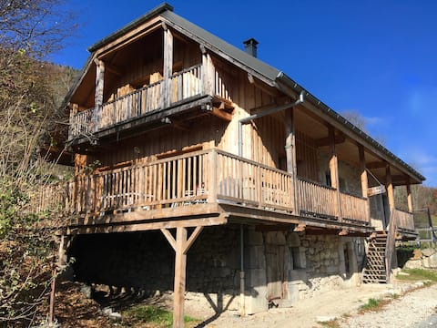 Aillon-le-Vieux: a stone and wood chalet