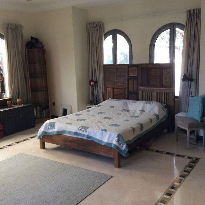 30 sq meters Bedroom with king size bed