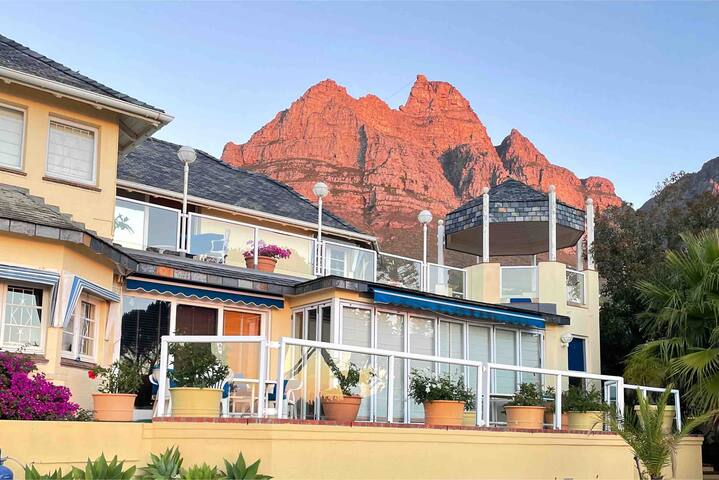 Tasteful Guest suite, superb Beach+Mountain views gallery image 4