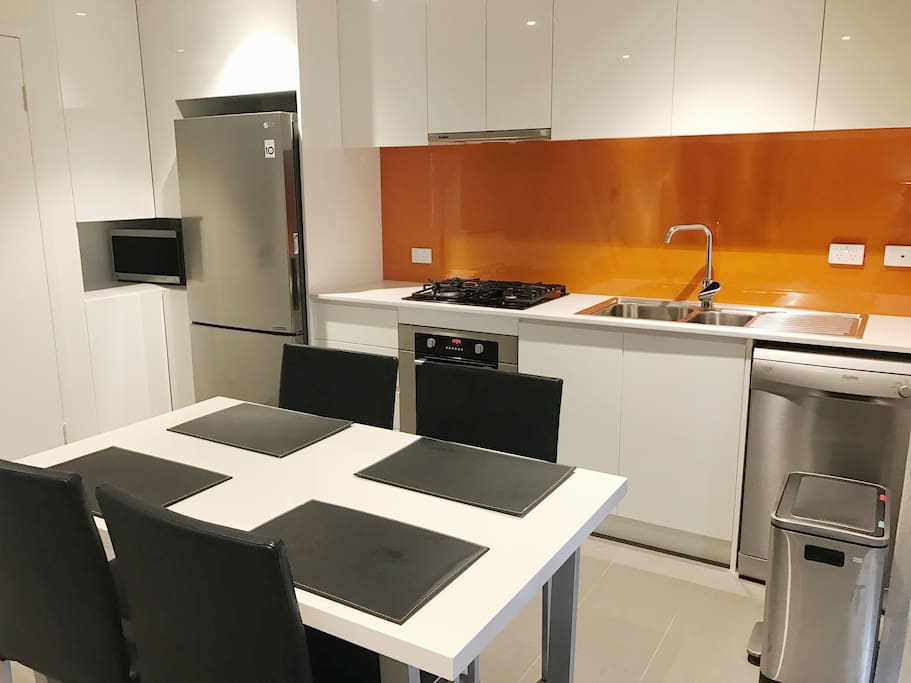 Modern sleek contemporary kitchen