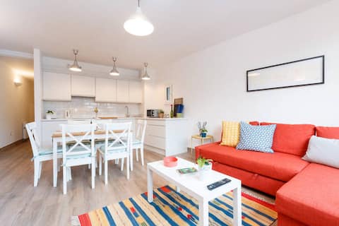Popular Airbnb listing: Stylish Soundproof Temple Bar Square w/terrace in Temple Bar