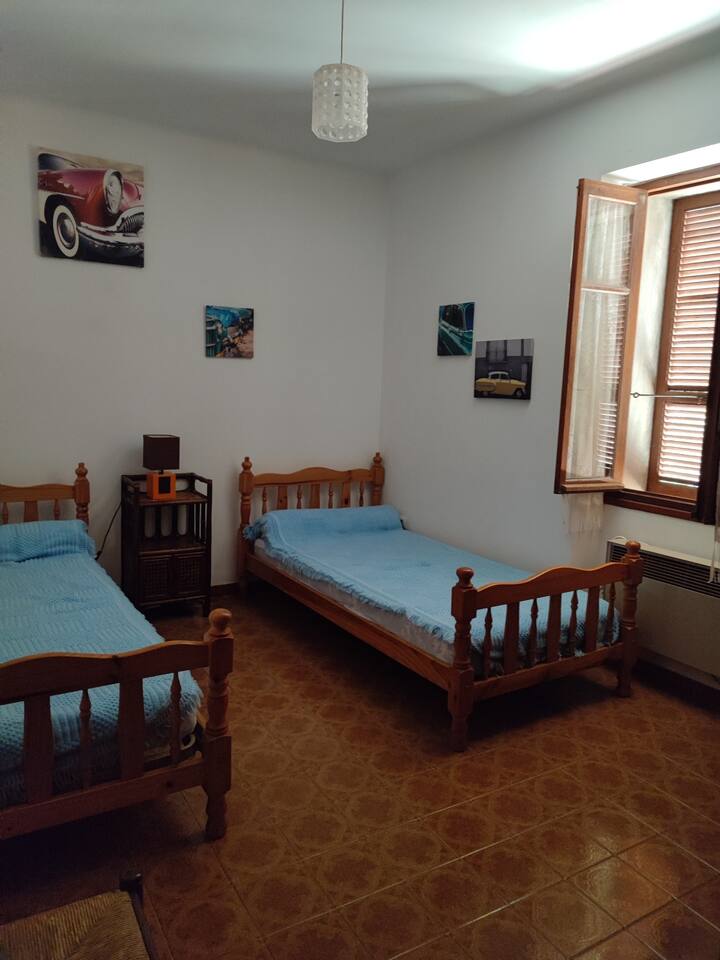 El tercer dormitorio con dos camas individuales 