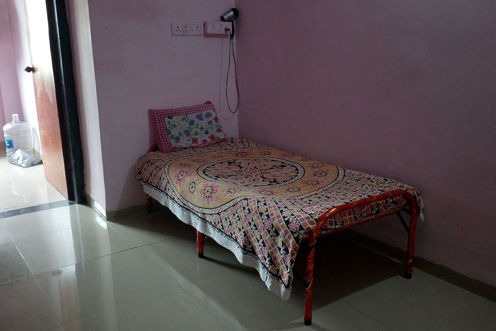 Hall(Airbnb)
