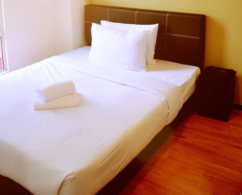 Queen Size Bed Room