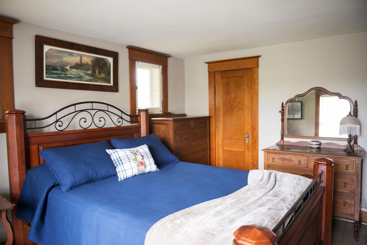 Large master bedroom # 1 