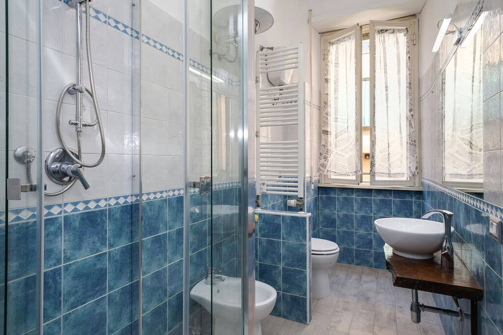 il bagno è nuovissimo e spazioso