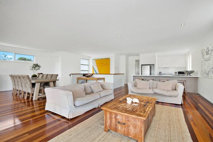 SENSATIONAL SORRENTO..entertainers paradise gallery image 4