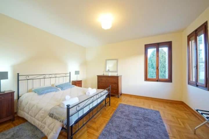 Chumba cha watu wawili cha Magnolie (Ghorofa ya Kwanza)