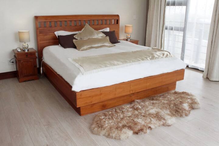 Blouberg Home with Mountain & Ocean View 8 sleeper gallery image 5