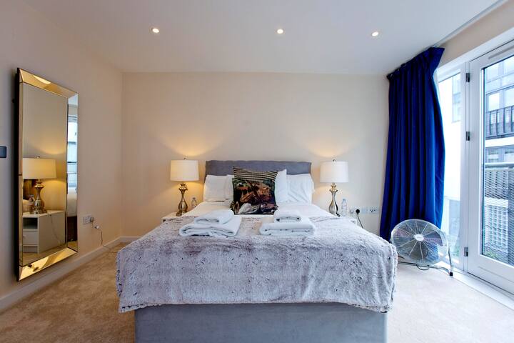 Luxurious and Modern 4 Bedroom House in gated development, moments away from Ladbroke Grove