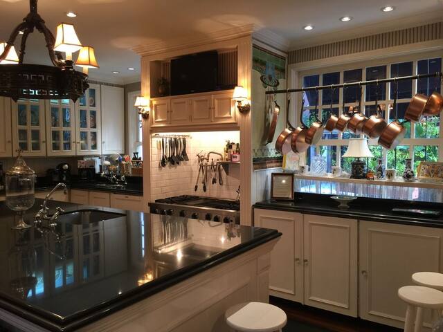 The Villa in Copacabana – 8 Bedrooms / POOL / CHEF gallery image 4