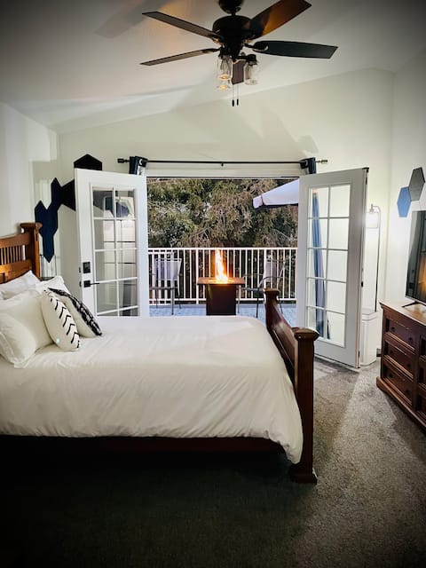 Private luxe suite! Cool, clean, and comfortable!