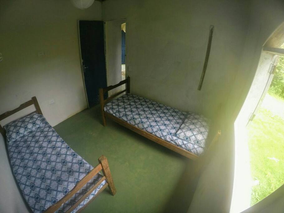 quarto com 2 camas