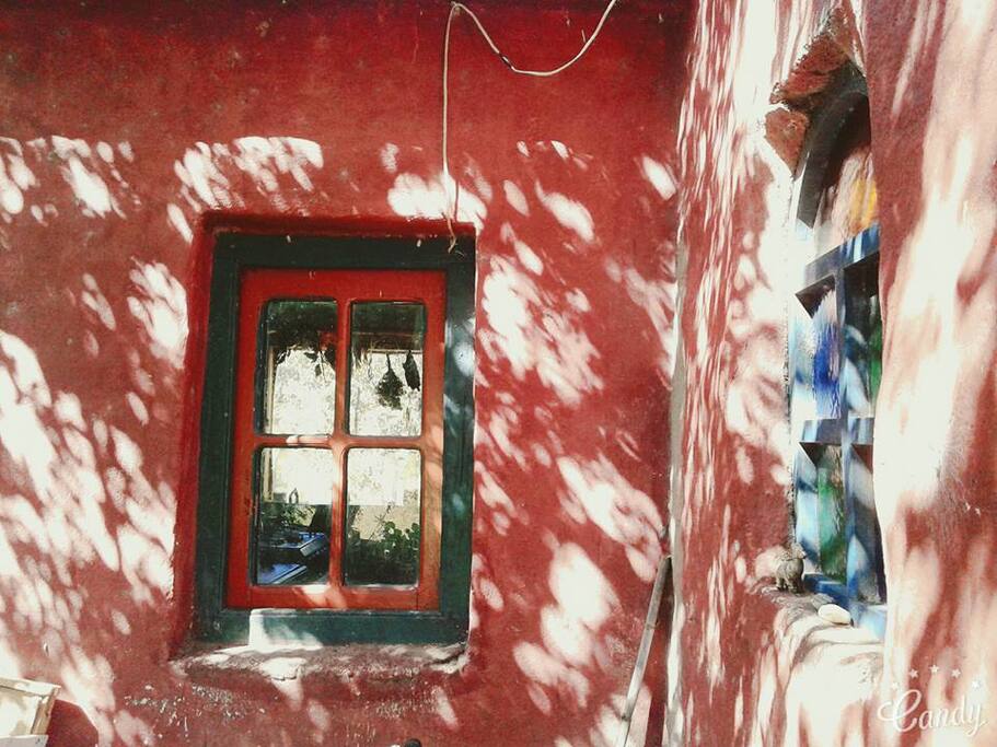 Una vista exterior de casa