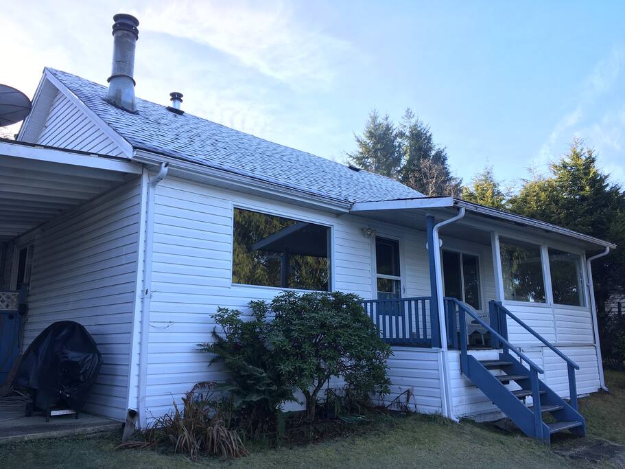 Oceanside of the cottage.