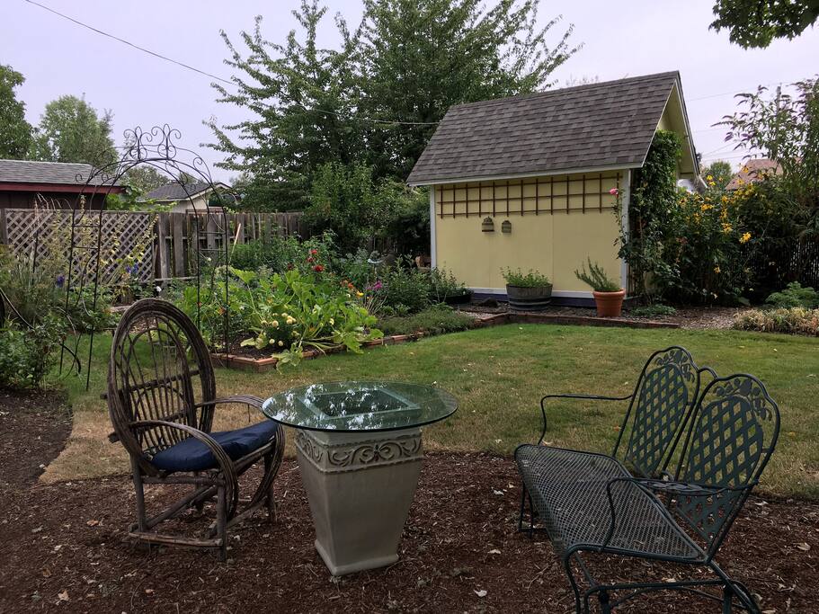New garden sitting area, for nice weather.