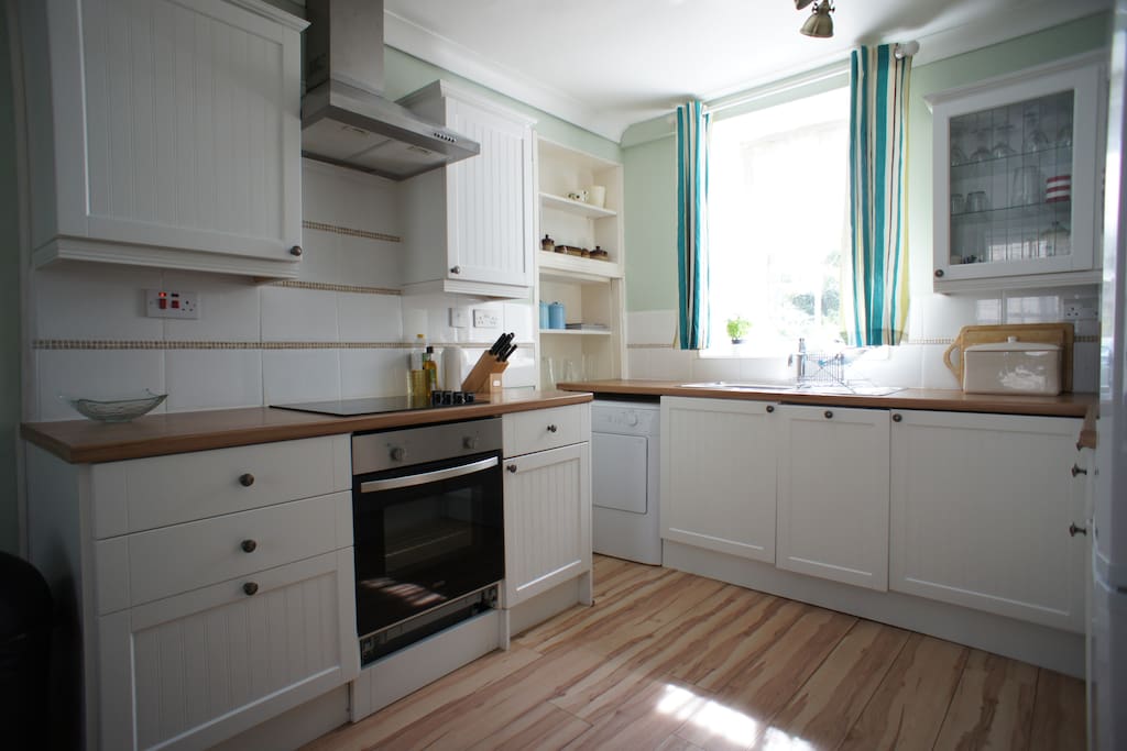 Spacious kitchen with dining area, dishwasher, washing machine and tumble dryer