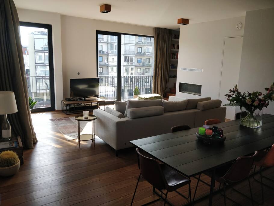 Spacious living room