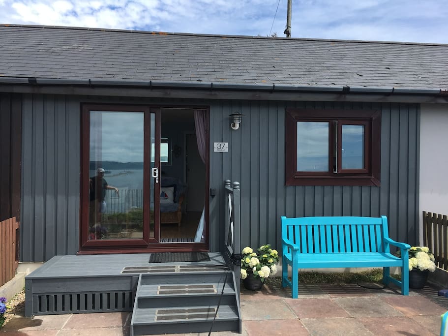 Becalmed at Bovisand - Stunning Sea Views, On The Beach, Area of Oustanding Natural Beauty. Set on a private estate with 3 beaches, cafe and shop and on the South West Coast Path.
